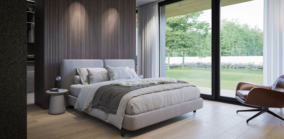 Projekt domu parterowego z płaskim dachem homekoncept 88 - widok na nowoczesną sypialnię z łóżkiem tapicerowanym i dużym przeszkleniem.